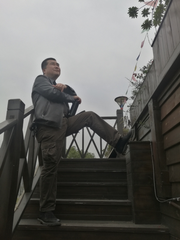 孤单背影的第一张照片--长乐交友网