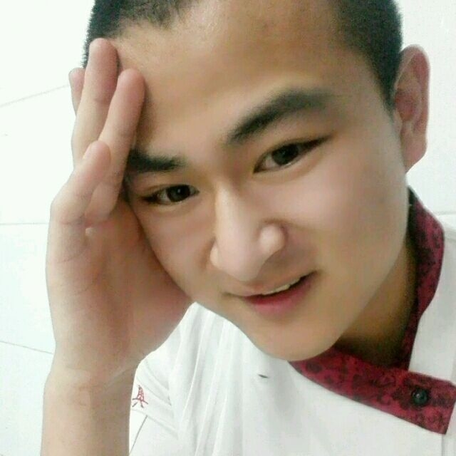 人潮拥挤的第一张照片--长乐交友网