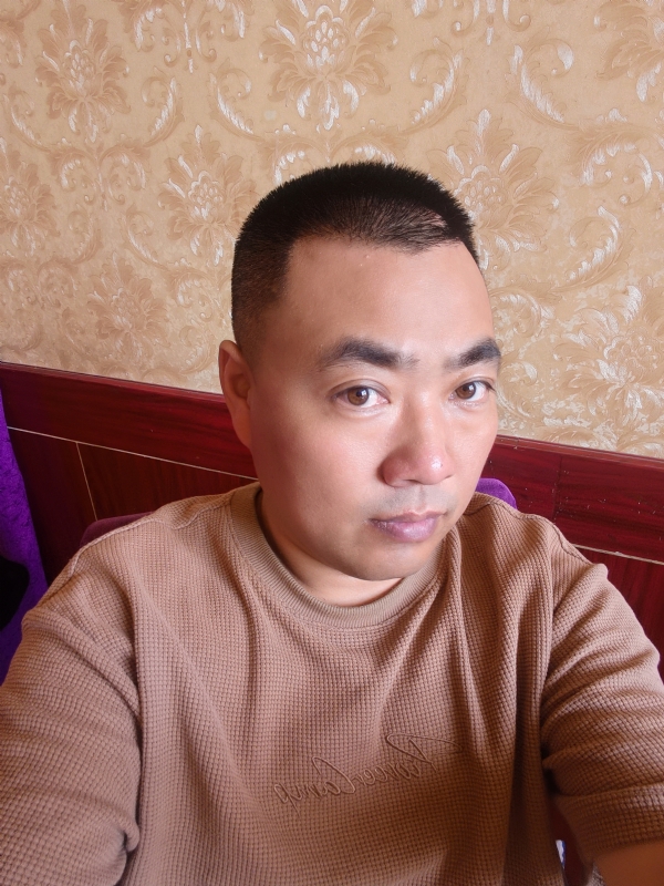 擦亮眼睛向前看的第一张照片--长乐交友网